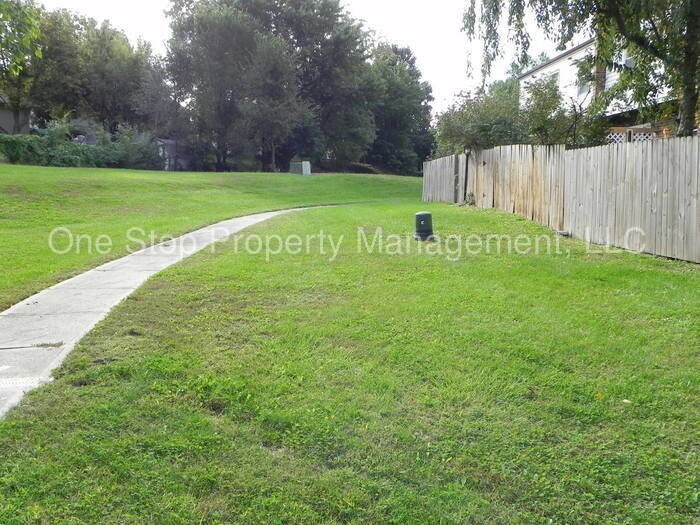 Foto del edificio - 3801 NE Colonial Dr