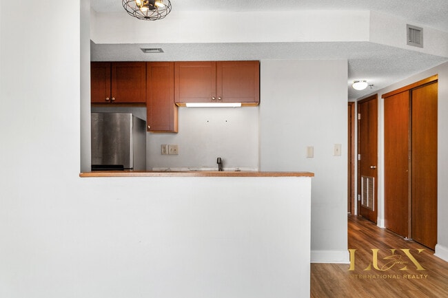 Building Photo - 66 9th St E