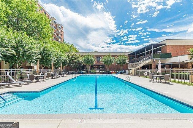 Foto del edificio - 300 Johnson Ferry Rd