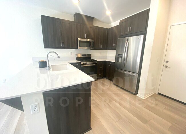 Foto del edificio - 231 Woodland Pl