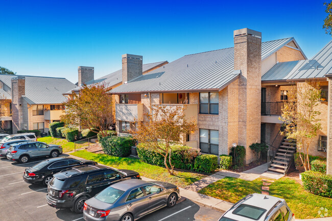 Building Photo - Devonshire Condominiums