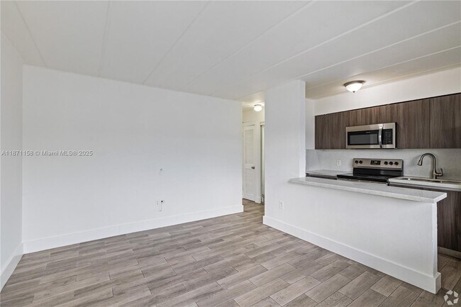 Foto del edificio - 734 NW 80th St