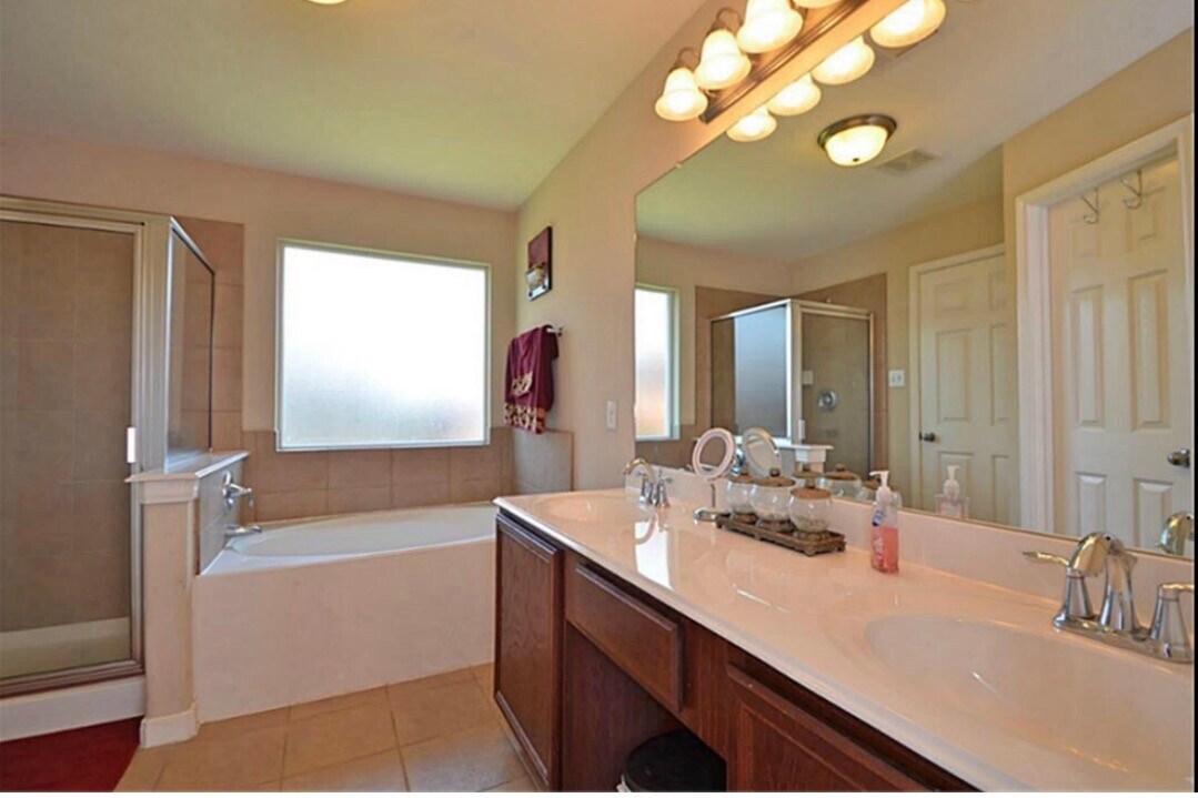 Building Photo - 15834 Sarasam Creek Ct
