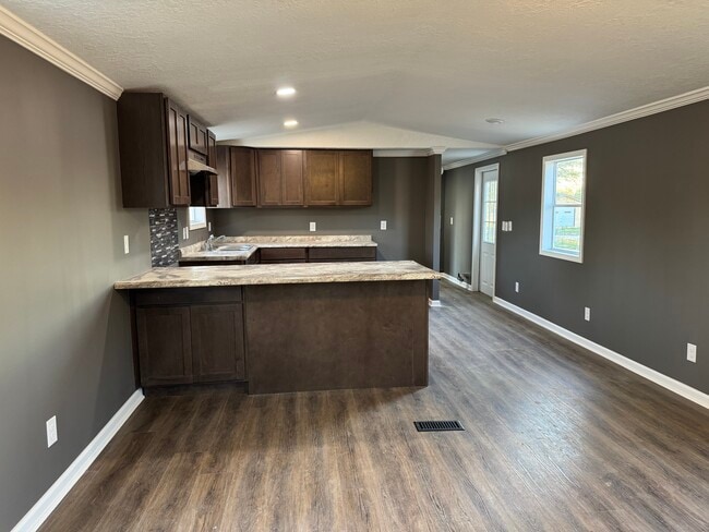 Building Photo - 178 Layman Rd