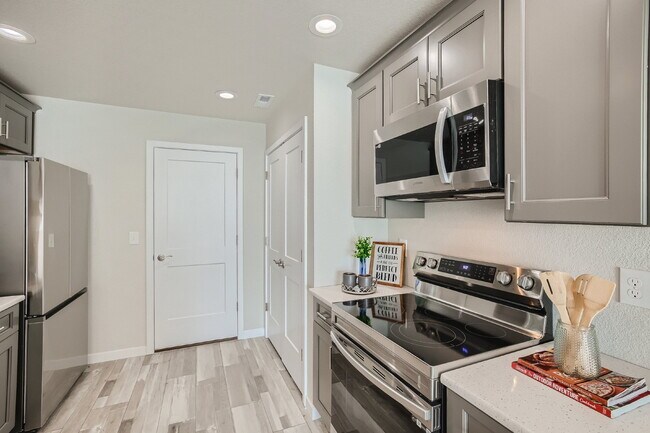 Foto del edificio - 3 bedroom - Date St