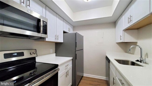 Building Photo - 18308 Streamside Dr