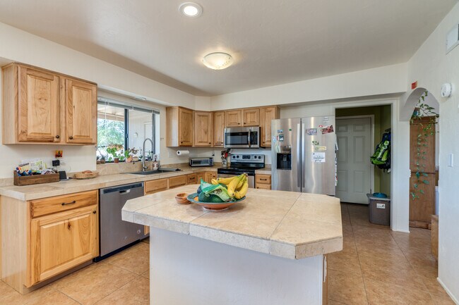 Building Photo - 3025 N Tomahawk Trail