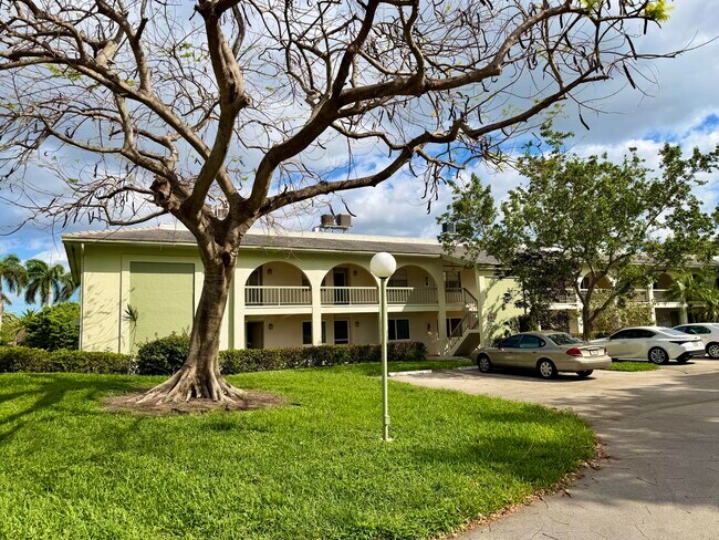 Building Photo - 1101 Bahama Bend