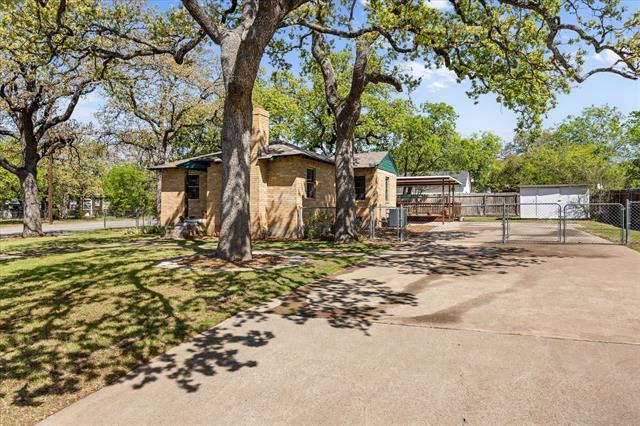 Building Photo - 201 E 3rd St