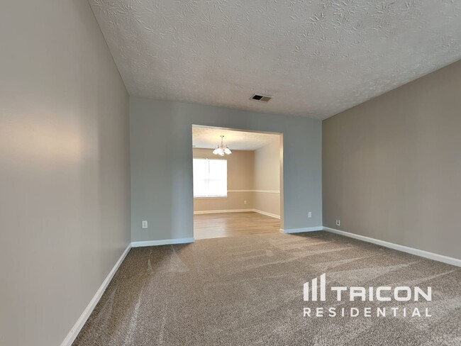 Building Photo - 2338 Briar Knoll Rd