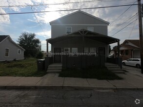 Building Photo - 1402-1404 Charles St