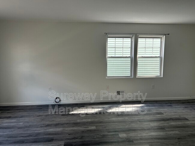 Building Photo - 736 E 28th St