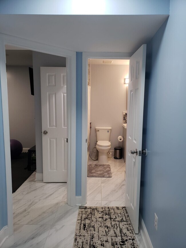 Espacio habitable y baño completo 1 - 6164 Deer Ridge Trl