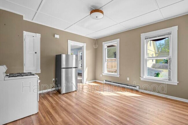 Building Photo - 181 Elm St
