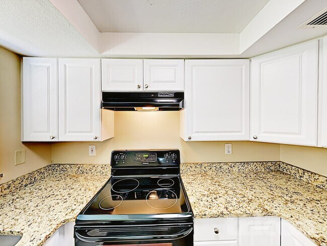 Building Photo - 8213 Greenleaf Cir