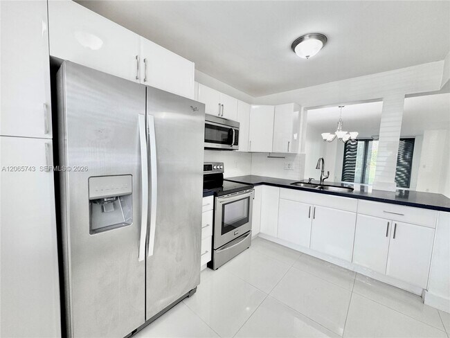Foto del edificio - 7840 NW 50th St