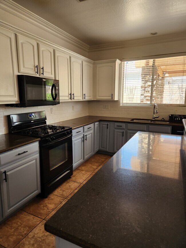 Building Photo - 30392 W Whitton Ave