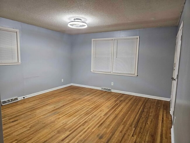 Foto del edificio - 1421 Woodhaven Rd