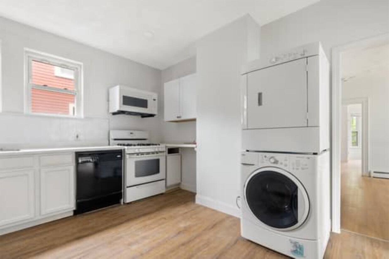 Primary Photo - 10 Ashland St