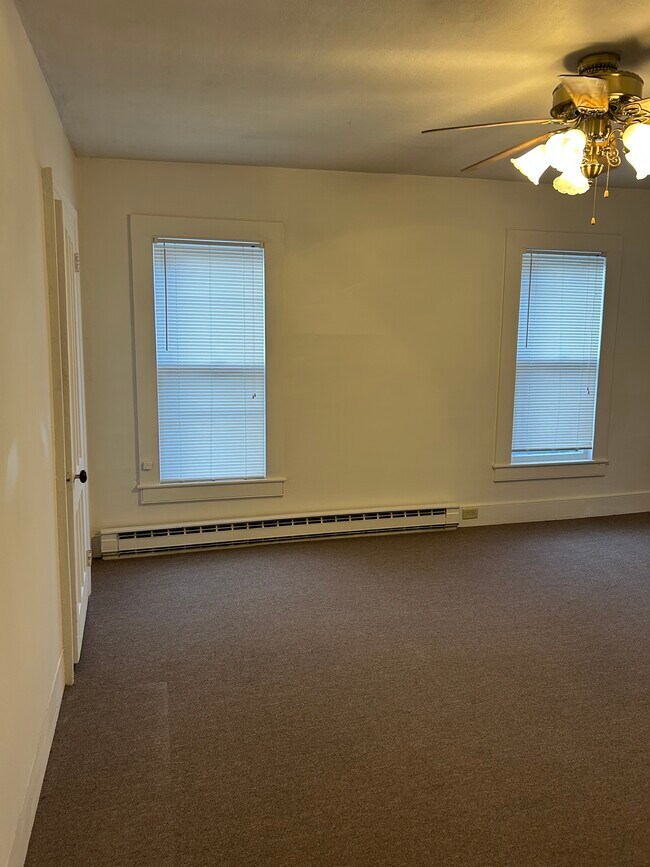 living room pic1 - 29 Henry St