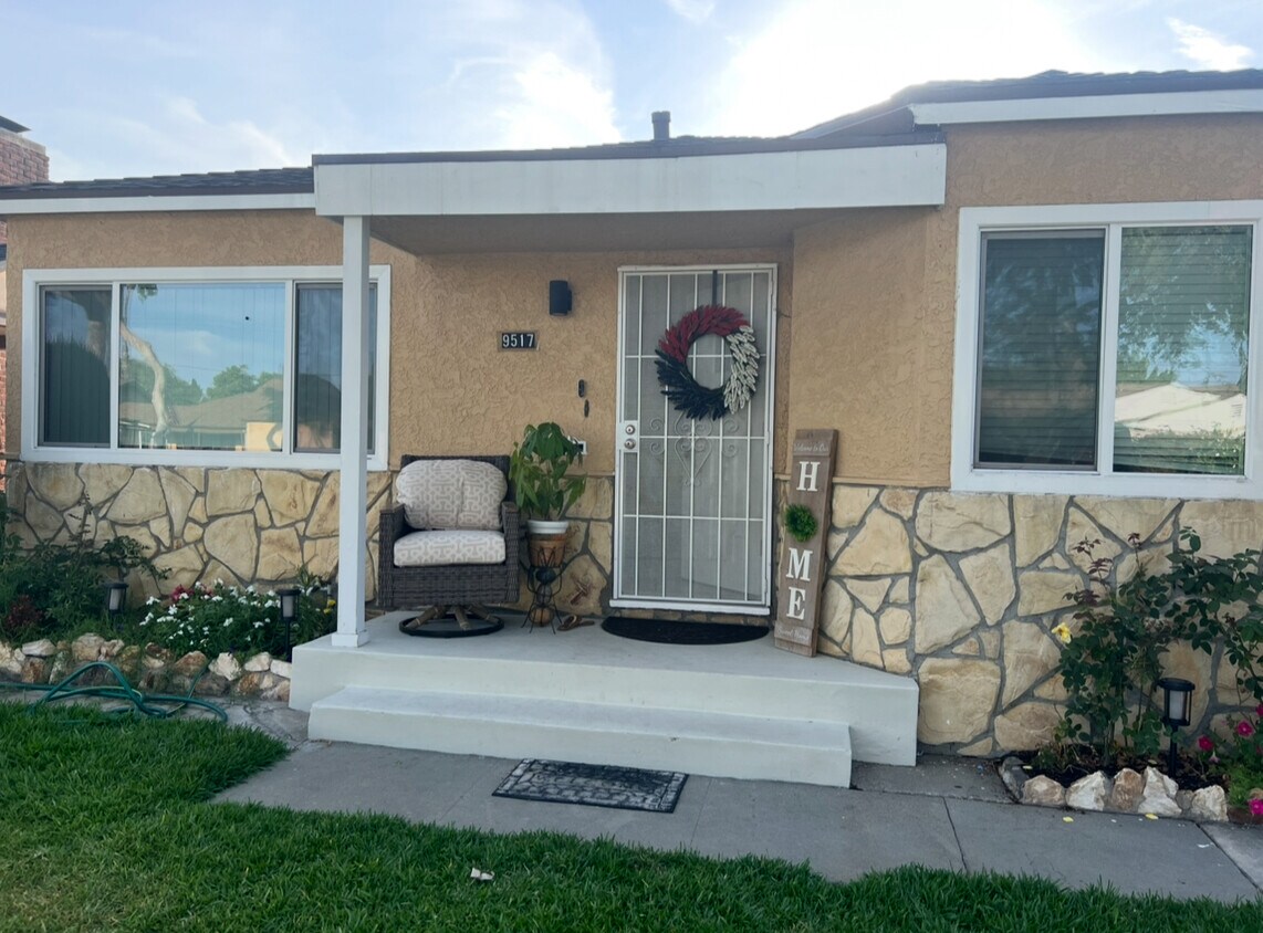 Foto principal - 9517 Kauffman Ave