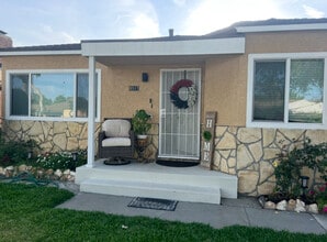 Building Photo - 9517 Kauffman Ave