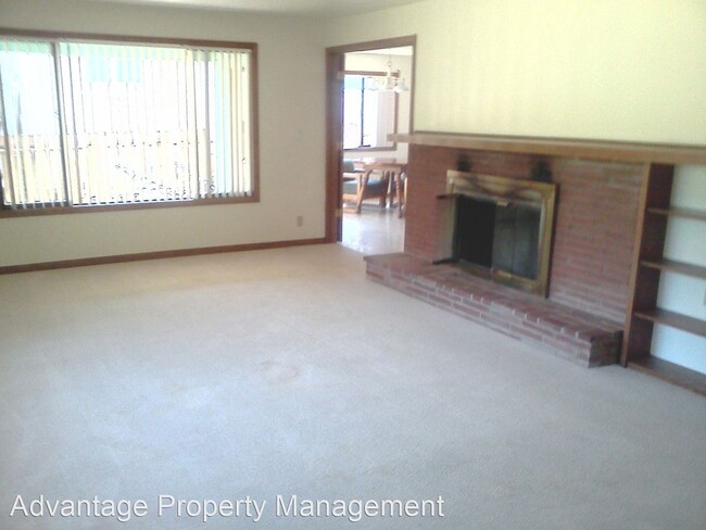 Building Photo - 3 br, 1.5 bath House - 259 WALNUT DR