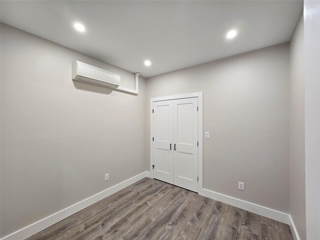 Building Photo - 145 Jericho Tpke