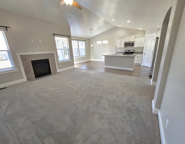 Foto del edificio - 5240 N Diamond Creek Ave