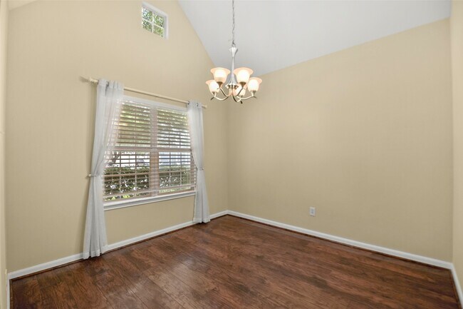 Foto del edificio - 12806 Pecan Shores Dr