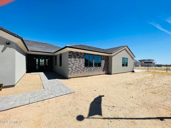 Building Photo - 54416 W Quail Run Rd