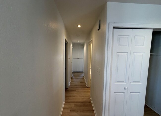 Building Photo - 3331 Amhurst Dr