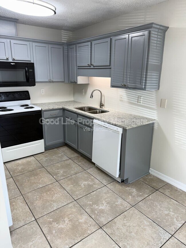 Foto del edificio - 9980 Bowman Ave