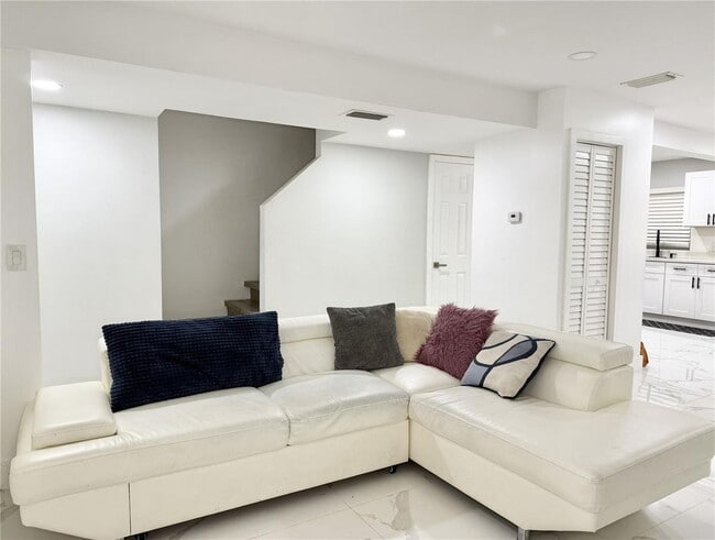 Foto del edificio - 5118 Tennis Ct Cir