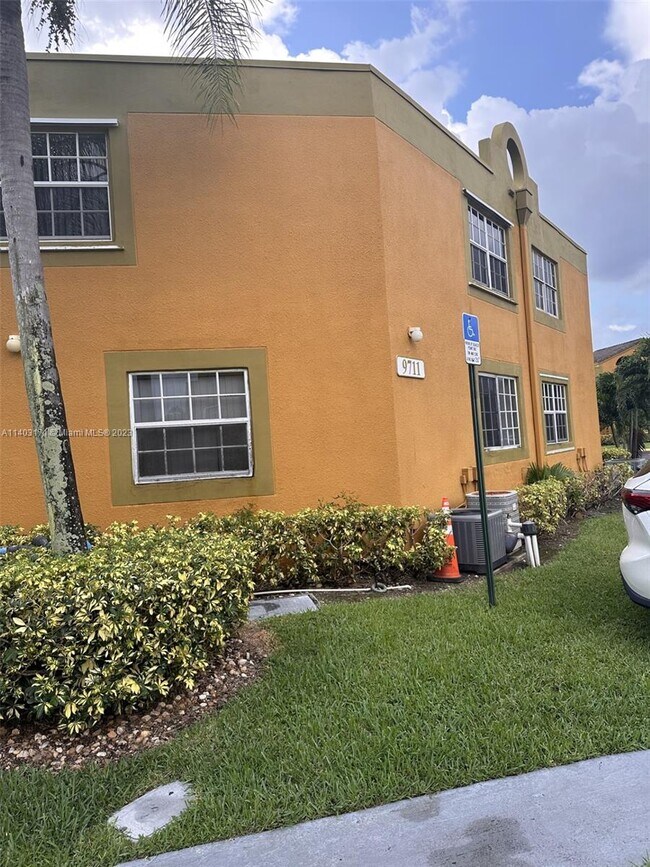 Foto del edificio - 9711 Fontainebleau Blvd