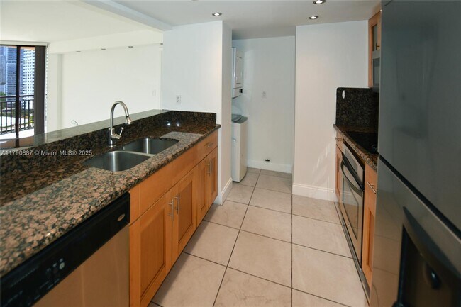 Foto del edificio - 540 Brickell Key Dr