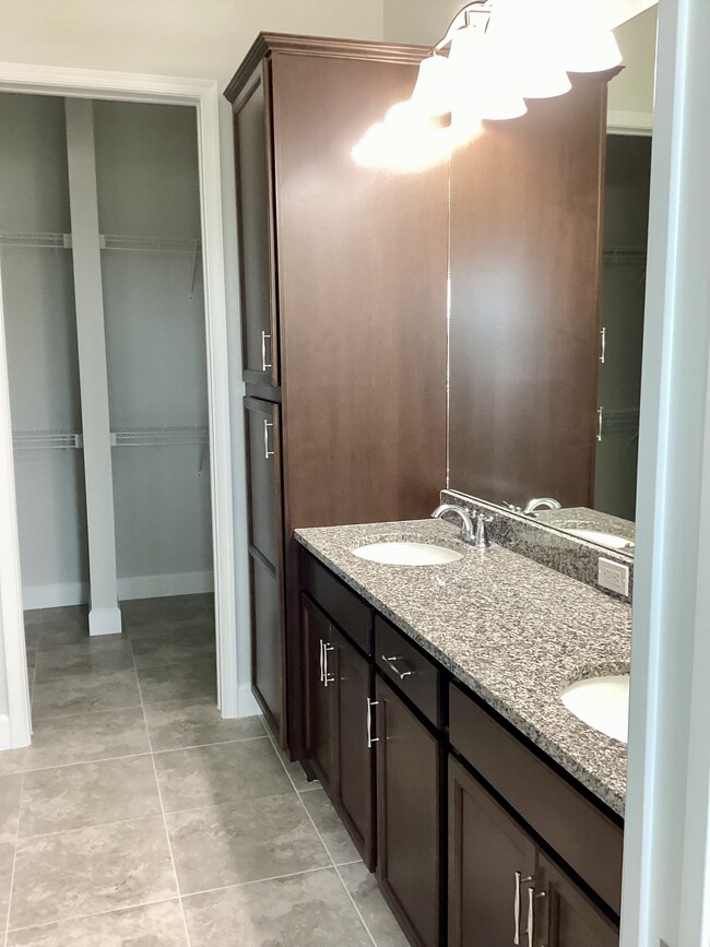 Foto del edificio - 14040 Spruce Pne Dr