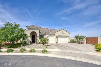 Building Photo - 8428 S 16th Dr