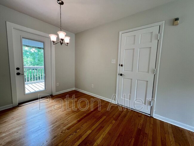Building Photo - 396 Riverview Dr