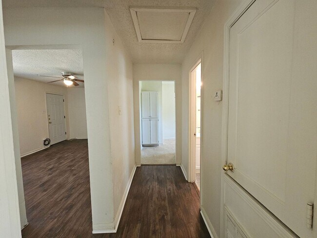 Foto del edificio - 806 Carlisle Ave