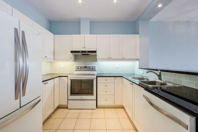 Building Photo - 1-601 Leaside Park Dr