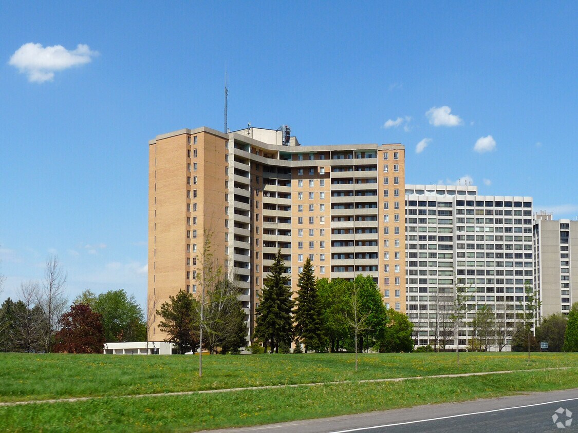 63 Hill Blvd, Toronto, ON M9R 4B2 Apartments 63