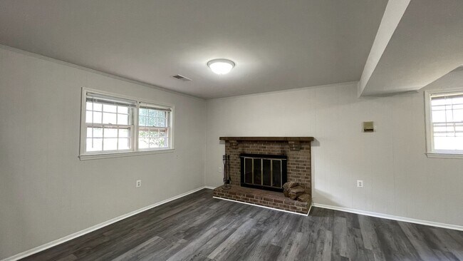 Building Photo - Lake Ridge Single Family Home