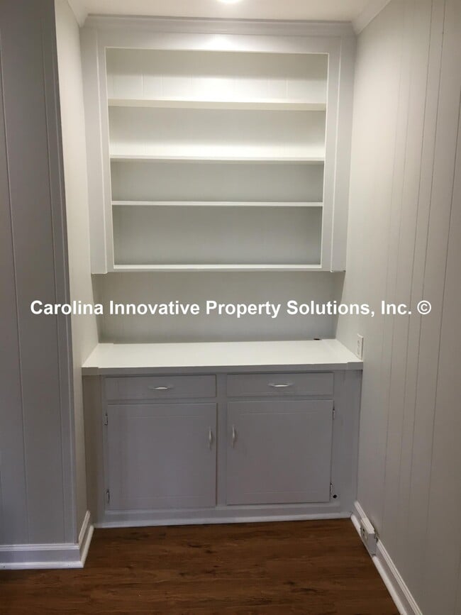 Building Photo - 7622 Helmdale Ave