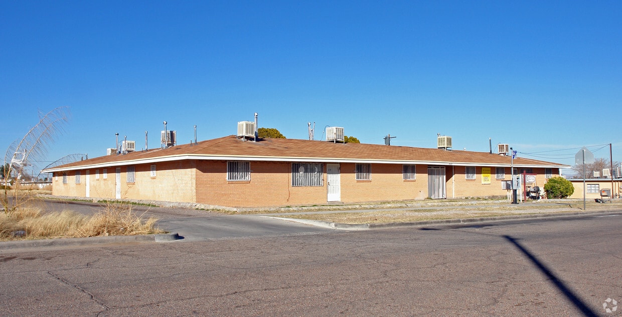 Building Photo - 4425 Lawrence Ave