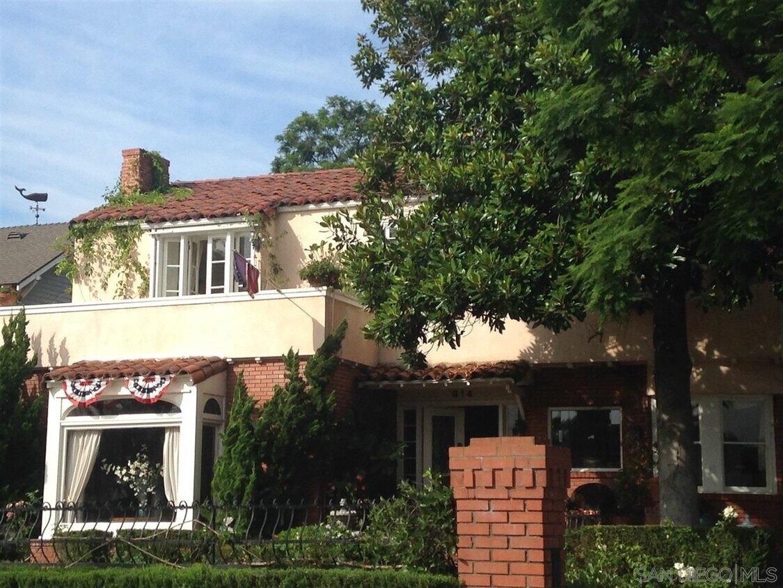 Primary Photo - 814 Glorietta Blvd