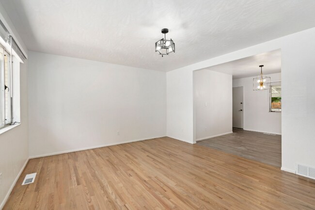Foto del edificio - 1007 Redwood Dr