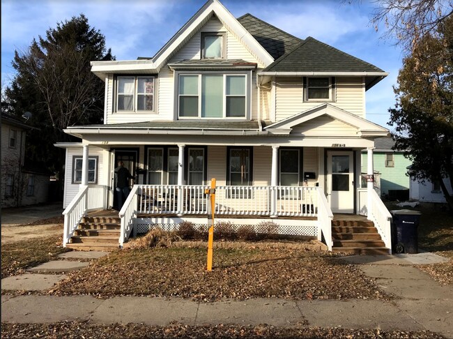 Building Photo - 156 Cherry St
