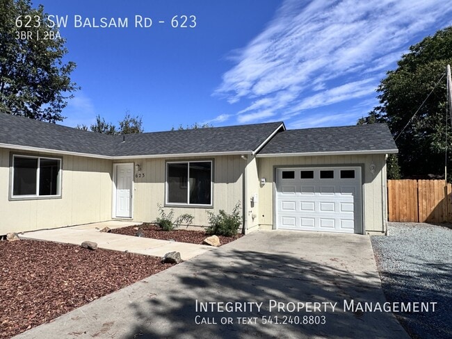 Building Photo - 623 SW Balsam Rd