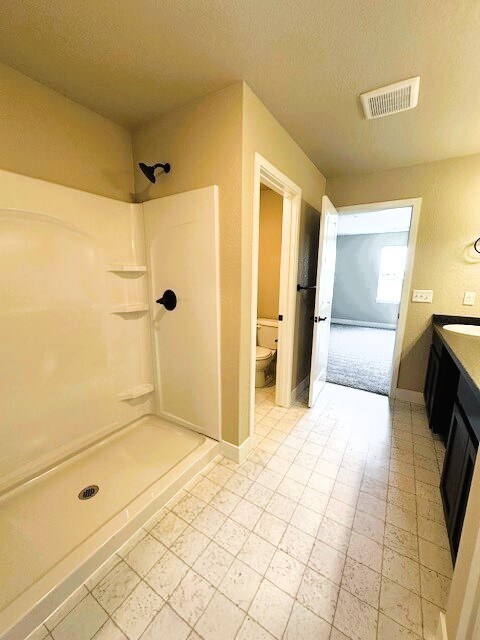 Master Shower - 7047 4th Street Rd